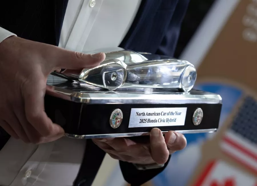 Honda Civic Hybrid Dinobatkan Sebagai Mobil Terbaik Amerika Utara 2025